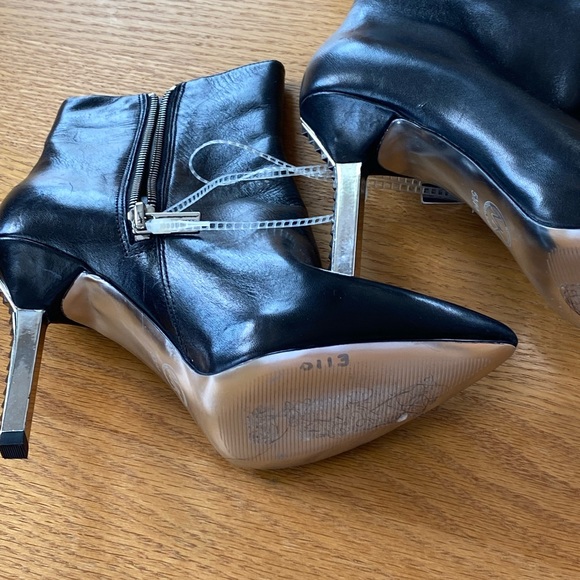 Women’s MICHEAL Micheal Kors Black Leather ankle boots Silver Spike Heels Sz 5.5 - Picture 6 of 10